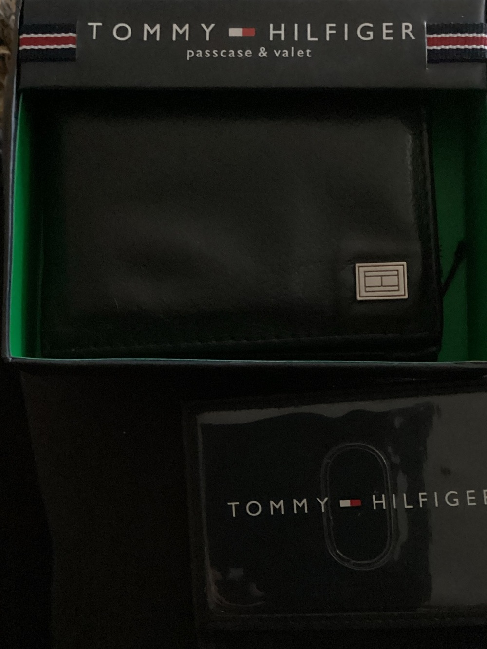 Tommy Hilfiger Black Leather Passcase & Valet Wallet with Logo Plaque